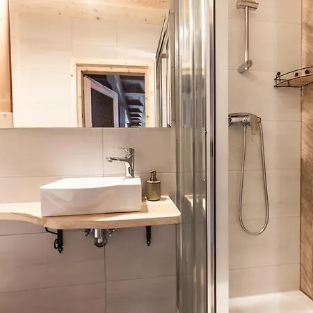 Kiry 9 - I Lejlighed