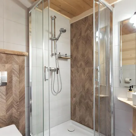 Kiry 9 - I Lejlighed